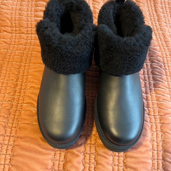 UGG Ultra Mini Alina Curled Genuine Shearling Platform Boot Black Leather  7W - Picture 3 of 3